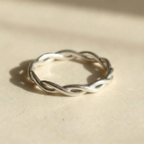 Infinity 18K Silver Twist Ring